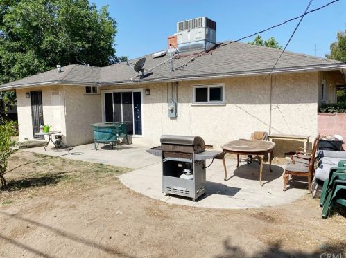 2555 Alameda Ave, San Bernardino CA  92404-2561 exterior