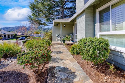 109 Valley Oaks Dr, Santa Rosa, CA 95409-6229