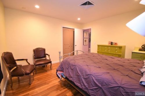 26 Elmwood Ter, Elmwood Park NJ  07407-1729 exterior