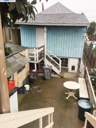1314 51st Ave, Oakland CA 94601-5604 exterior
