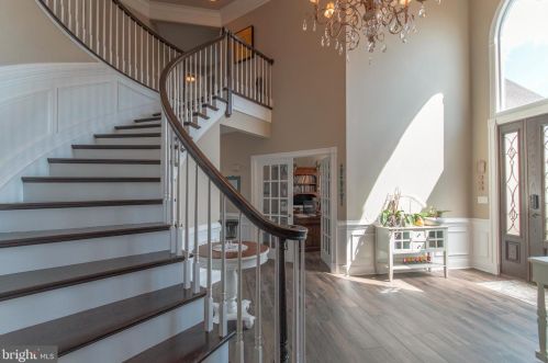 105 Edwards Dr, Southampton, PA 18966-1174