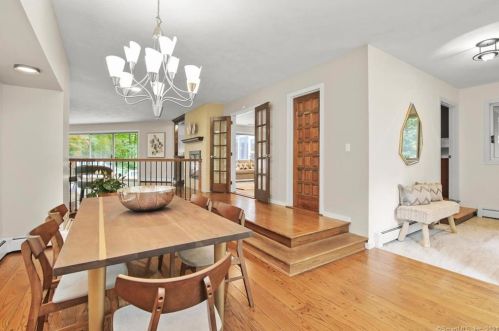 7 Wake Robin Ln, Stamford, CT 06903-4613