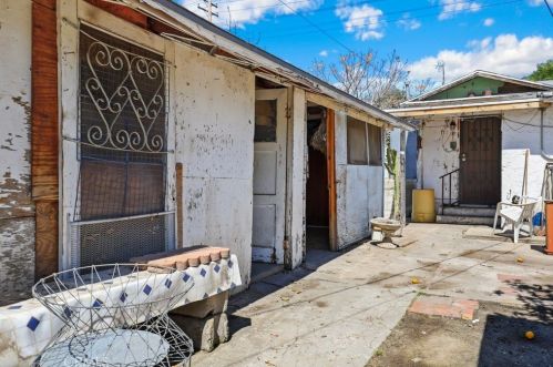 1071 Rialto Ave, San Bernardino CA  92408-1221 exterior