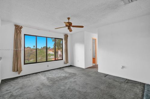 7692 Oakmont Cir, Hialeah FL  33015-2046 exterior