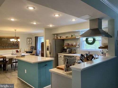 11831 Parliament Dr, Woodbridge VA  22192-1006 exterior