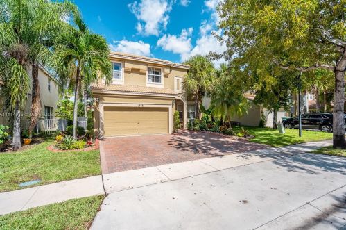 15681 53rd Ct, Hollywood, FL 33027-4986
