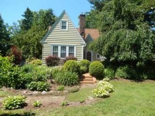 4642 Lake Rd, Erie, PA 16505-1442