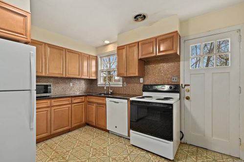 19 Ridgedale Rd, Scarsdale, NY 10583-7333