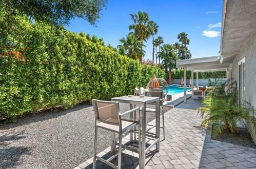 1120 Louise Dr, Palm Springs CA  92262-3209 exterior