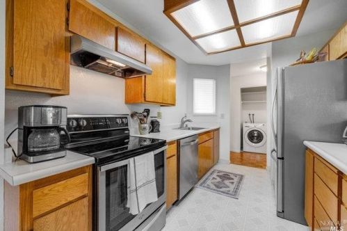2670 Westberry Dr, Santa Rosa, CA 95403-7209
