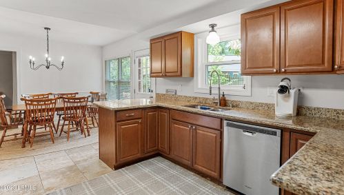 989 Dowlingwood Dr, Beaufort SC  29902-6323 exterior