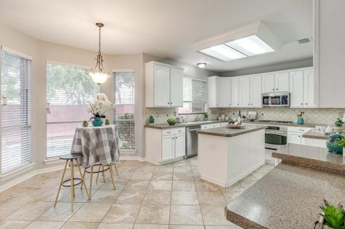 1005 Tanglewood Ln, Lewisville TX  75028-8234 exterior