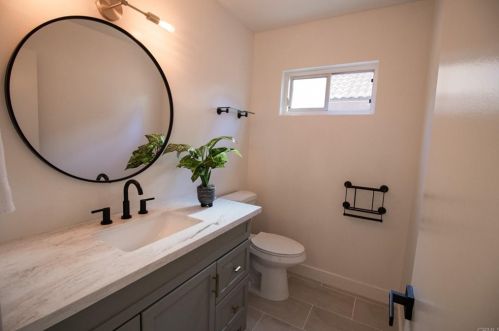 1527 Linda Sue Ln, Encinitas CA  92024-2424 exterior