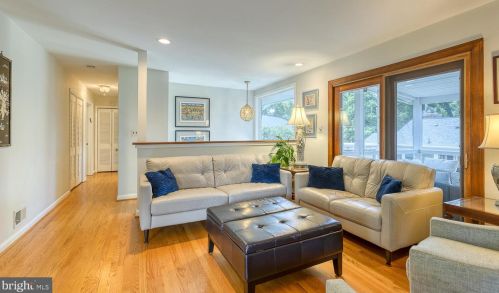 3713 Tollgate Ter, Falls Church, VA 22041-1318