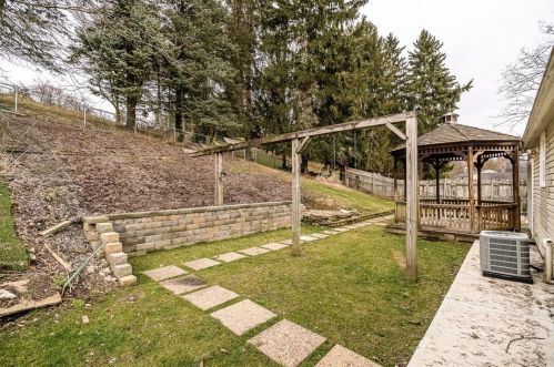 646 Westland Dr, Gibsonia PA  15044-9352 exterior