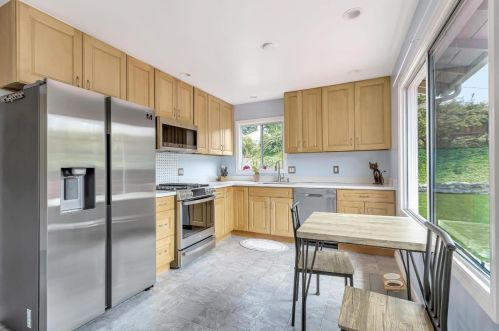 2671 Cottonwood Dr, San Bruno CA  94066-2619 exterior