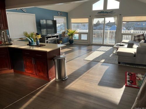 168 Lido Promenade, North Lindenhurst NY  11757-6737 exterior