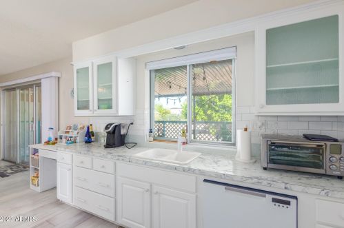 9934 Oak Ridge Dr, Sun City, AZ 85351-1221