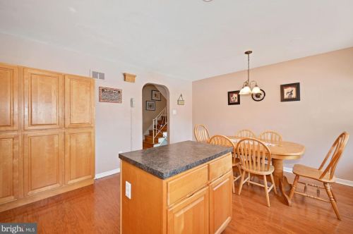 210 Wayne Dr, Riverton NJ  08077-3843 exterior