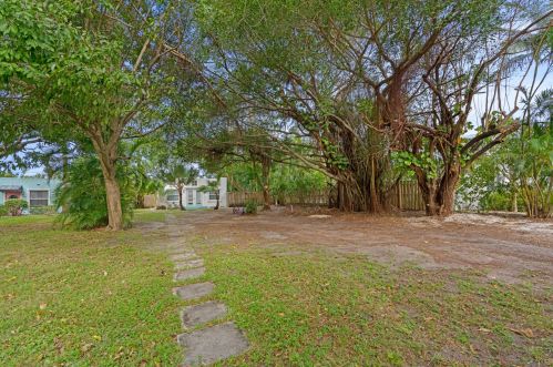 109 13th St, Delray Beach FL  33444-4157 exterior