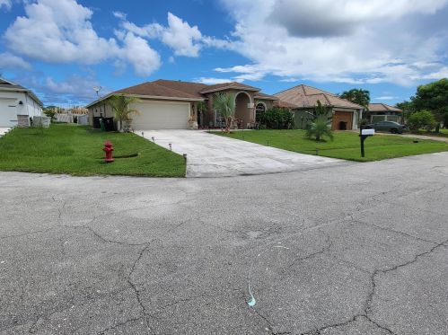 467 Cahoon Ct, Fort Pierce, FL 34953-7570