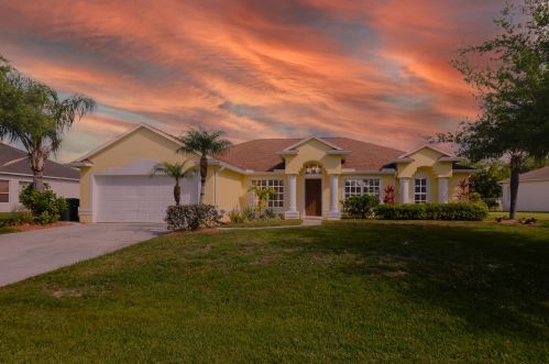 2702 Palm Lakes Ave, Fort Pierce, FL 34981-5043