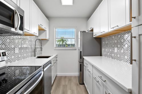 947 Circle Dr, Delray Beach, FL 33445-3007
