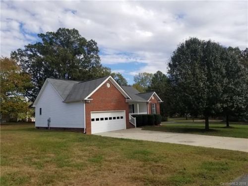 100 Krishaven Dr, Olive Branch, NC 28103-7049