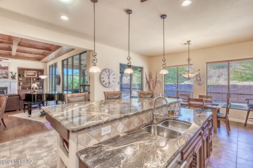 36618 Desert Sun Dr, Tucson AZ 85739-3056 exterior