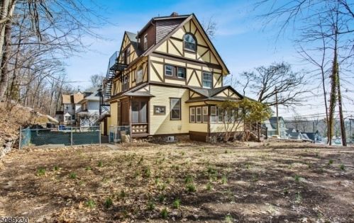 1262 Valley Rd, Montclair, NJ 07043-2121
