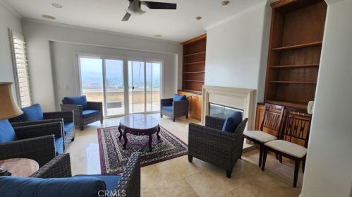 2212 Pacific Coast Hwy, Huntington Beach CA  92648-3958 exterior