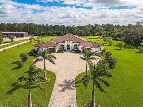 626 17th St, Naples, FL 34117-3318