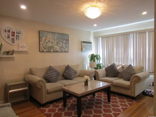 81-36 267th St, Floral Park NY  11004-1020 exterior