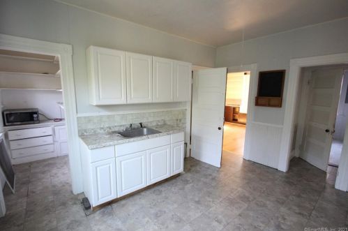 22 Columbia St, Ansonia CT  06401-2403 exterior