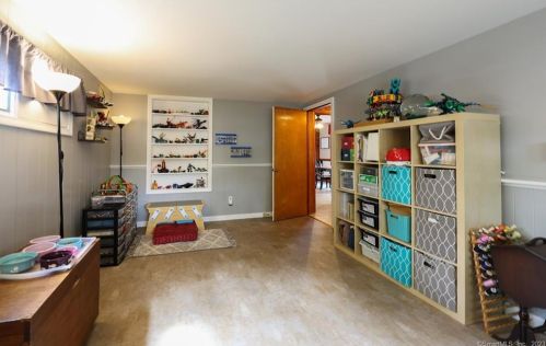 48 Lee Ave, Wallingford CT  06492-3610 exterior