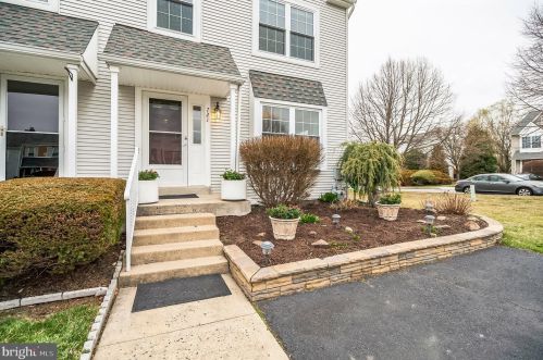 721 Sandalwood Ln, Norristown, PA 19403-5121