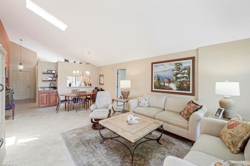 359 Bay Forest Dr, Naples, FL 34110-8037