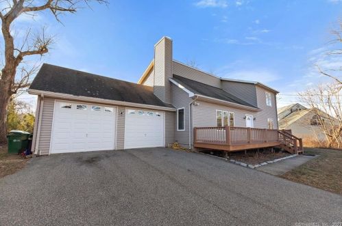 390 Boston Post Rd, Waterford CT  06385-1508 exterior