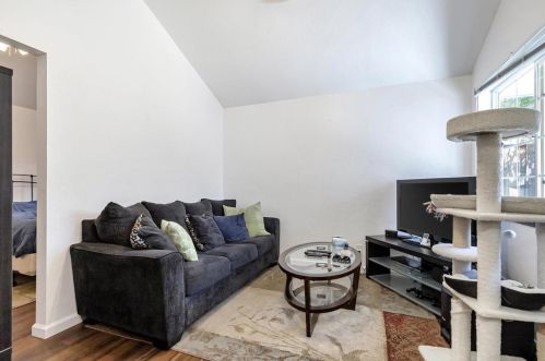 1438 Miramonte Ave, Los Altos CA 94024-5640 exterior