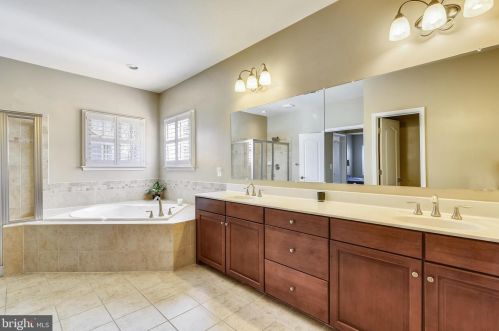 21099 Honeycreeper Pl, Leesburg VA exterior