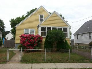 166 Burritt Ave, Stratford, CT 06615-5603