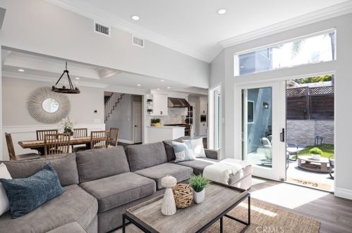 1336 1st St, Manhattan Beach CA  90266-6902 exterior
