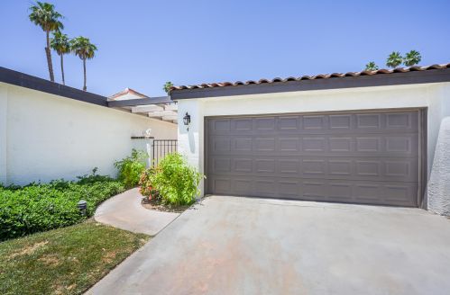 4 Tortosa Dr, Rancho Mirage CA  92270-4751 exterior