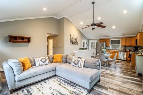 75 Candle Hill Rd, Danbury CT  06812-2412 exterior