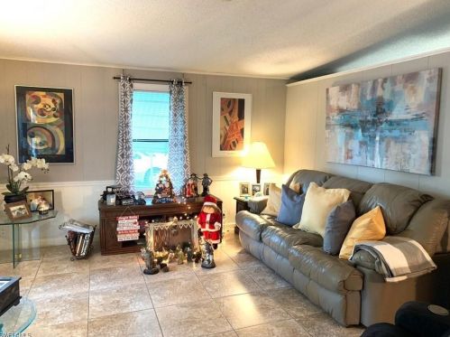 242 Grosbeak Ln, Naples, FL 34114-3015