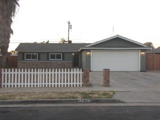 1136 Malone St, Hanford, CA 93230-3223