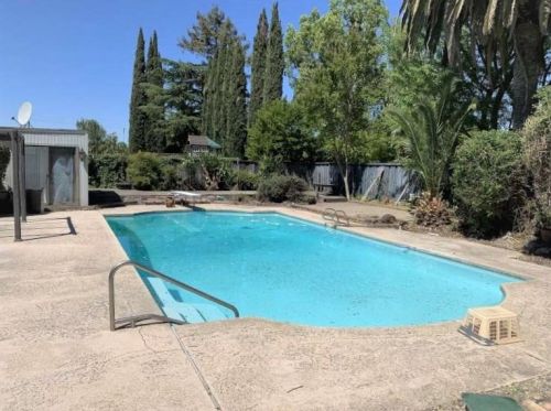 909 Tehama Dr, Lodi CA  95242-9553 exterior