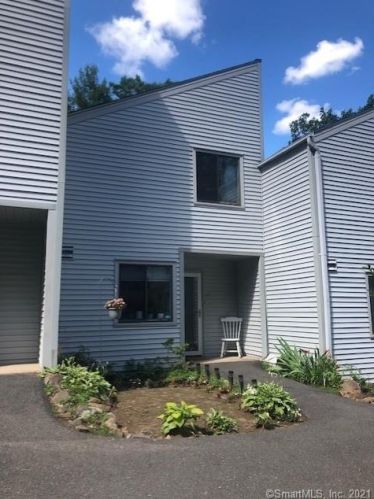 12 Talcott Forest Rd, Farmington CT  06032-3583 exterior