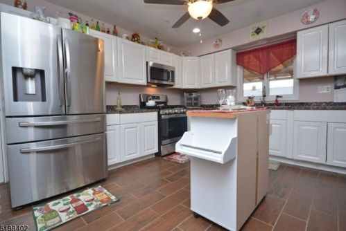 812 Kennedy Blvd, Manville NJ  08835-2148 exterior