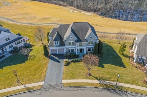 1 Carnoustie Cir, Bloomfield, CT 06002-2379